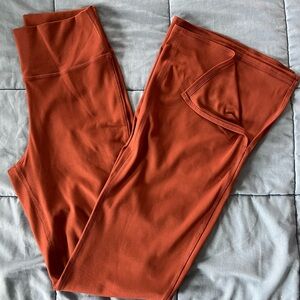 Gilly Hicks Women’s Active Recharge Flare Leggings- Medium